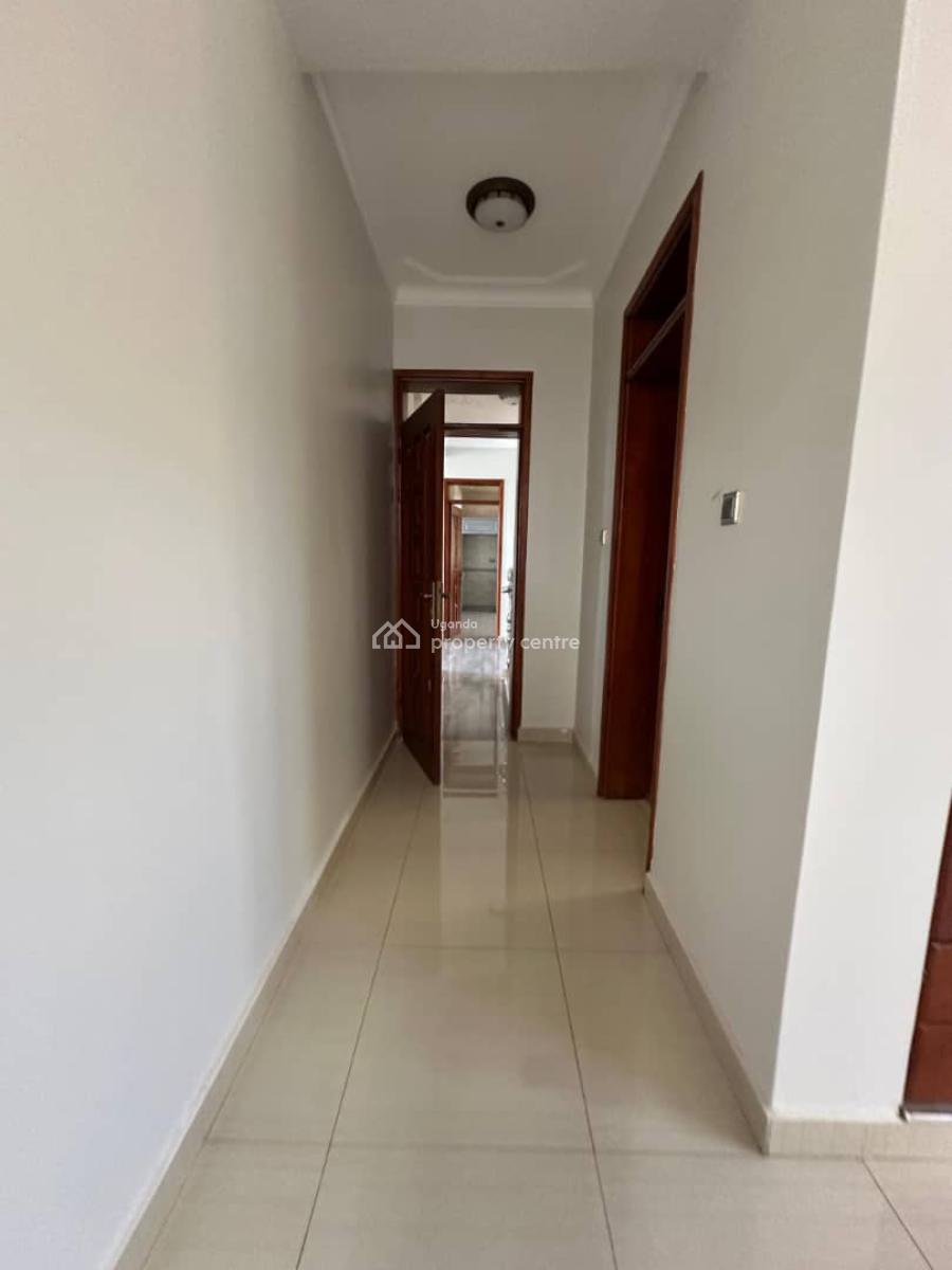 Lakeview 5 Bedroom House in Kigo, Munyonyo, Kigo, Munyonyo, Wakiso, Central Region, Terraced Duplex for Sale