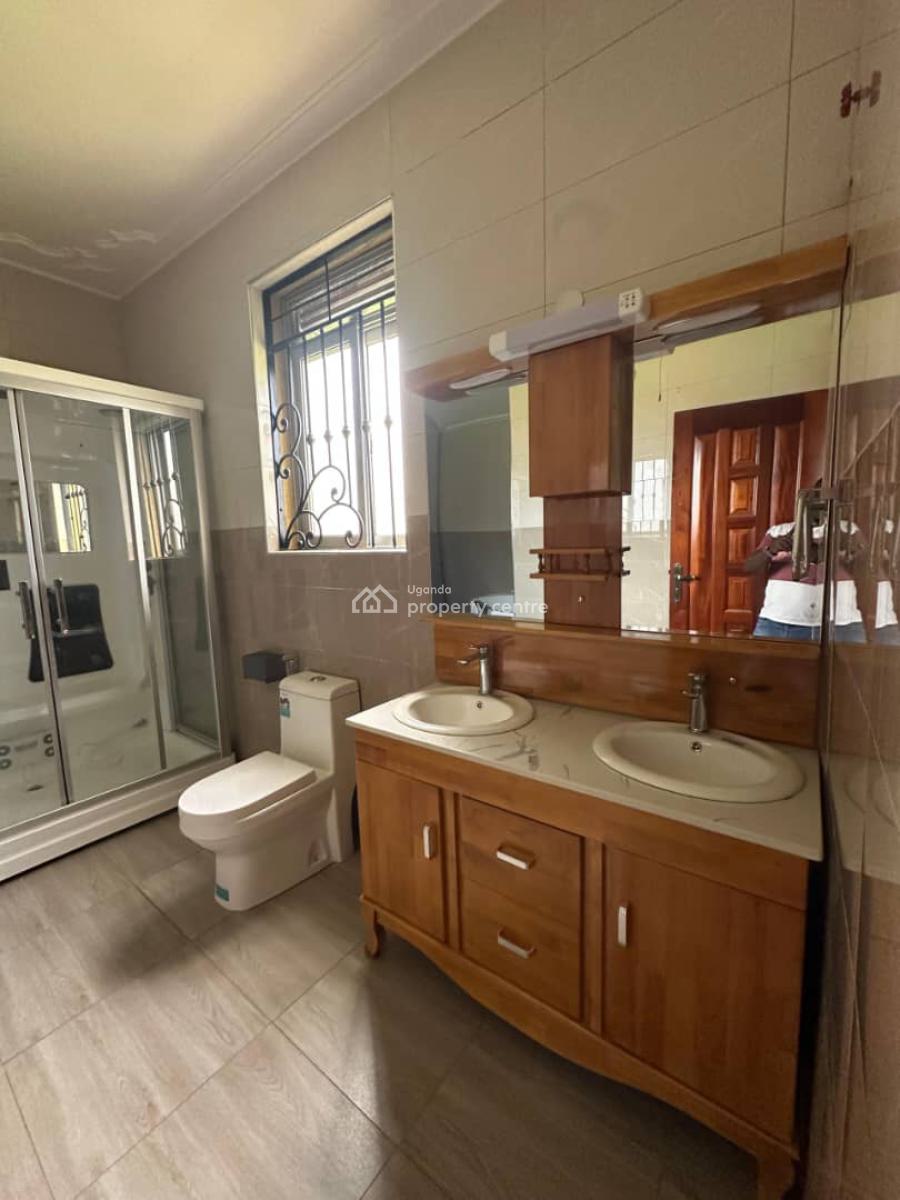 Lakeview 5 Bedroom House in Kigo, Munyonyo, Kigo, Munyonyo, Wakiso, Central Region, Terraced Duplex for Sale