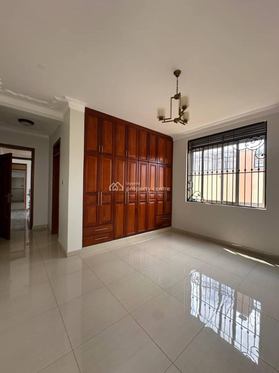 Lakeview 5 Bedroom House in Kigo, Munyonyo, Kigo, Munyonyo, Wakiso, Central Region, Terraced Duplex for Sale