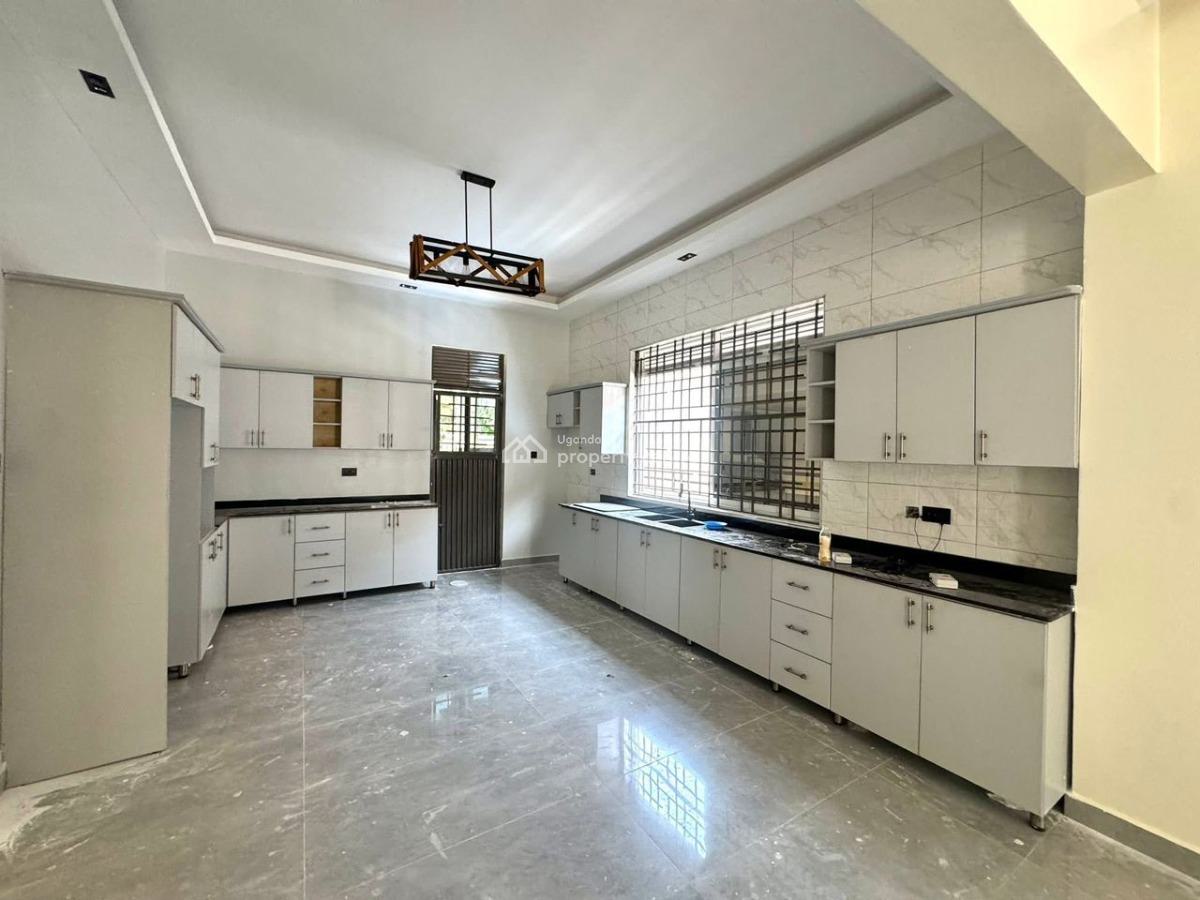 Luxury New 4 Bedroom House in Kira Town, Kira Town, Kira Town, Wakiso, Central Region, Terraced Bungalow for Sale