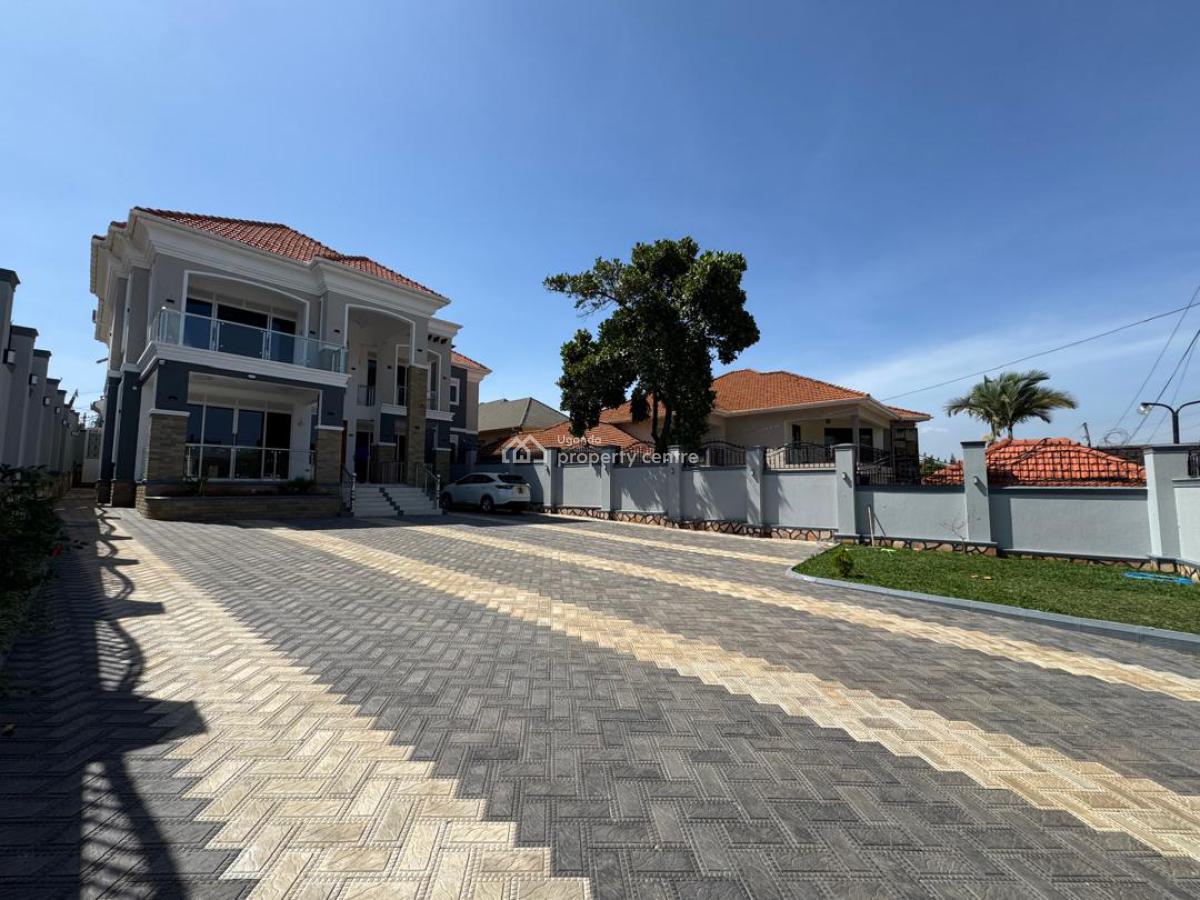 New Luxury 7 Bedroom House in Munyonyo, Munyonyo, Wakiso, Central Region, Terraced Duplex for Sale