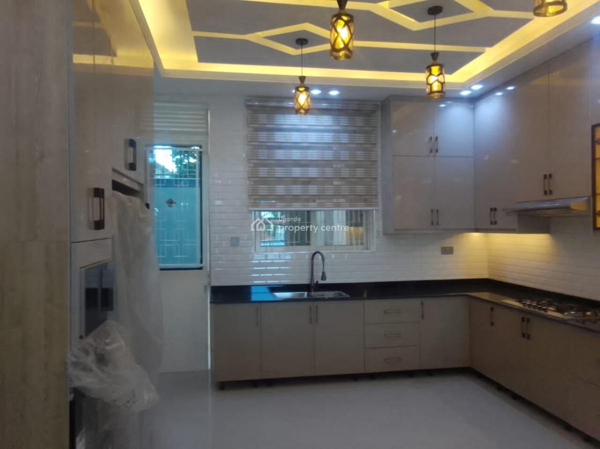 New Luxury 7 Bedroom House in Munyonyo, Munyonyo, Wakiso, Central Region, Terraced Duplex for Sale