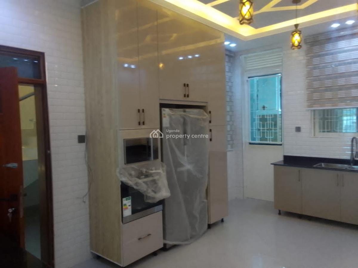 New Luxury 7 Bedroom House in Munyonyo, Munyonyo, Wakiso, Central Region, Terraced Duplex for Sale