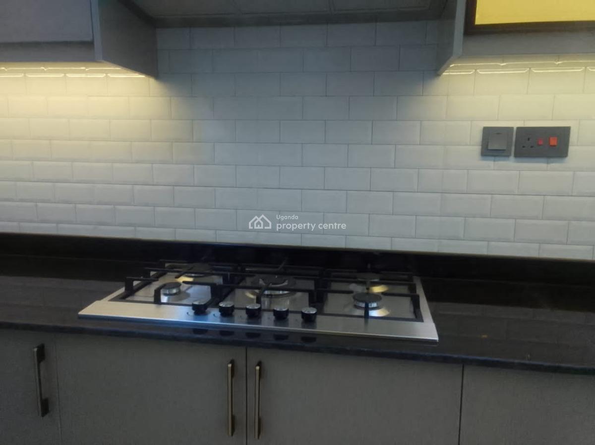 New Luxury 7 Bedroom House in Munyonyo, Munyonyo, Wakiso, Central Region, Terraced Duplex for Sale