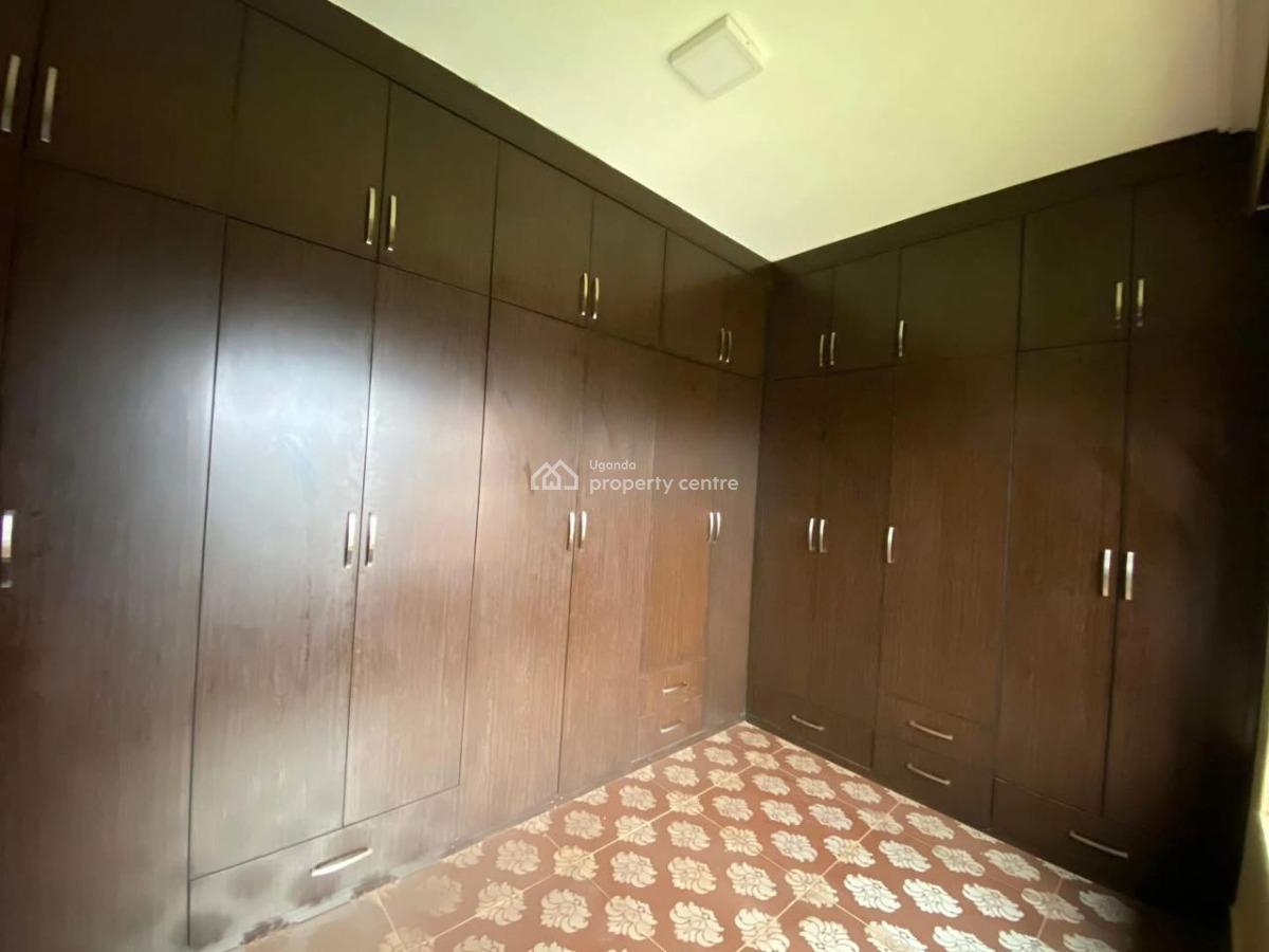 Beautiful 6 Bedroom House in Kyanja, Kyanja Hill, Kampala, Central Region, Terraced Duplex for Sale