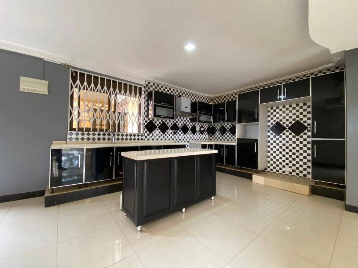 Beautiful 6 Bedroom House in Kyanja, Kyanja Hill, Kampala, Central Region, Terraced Duplex for Sale