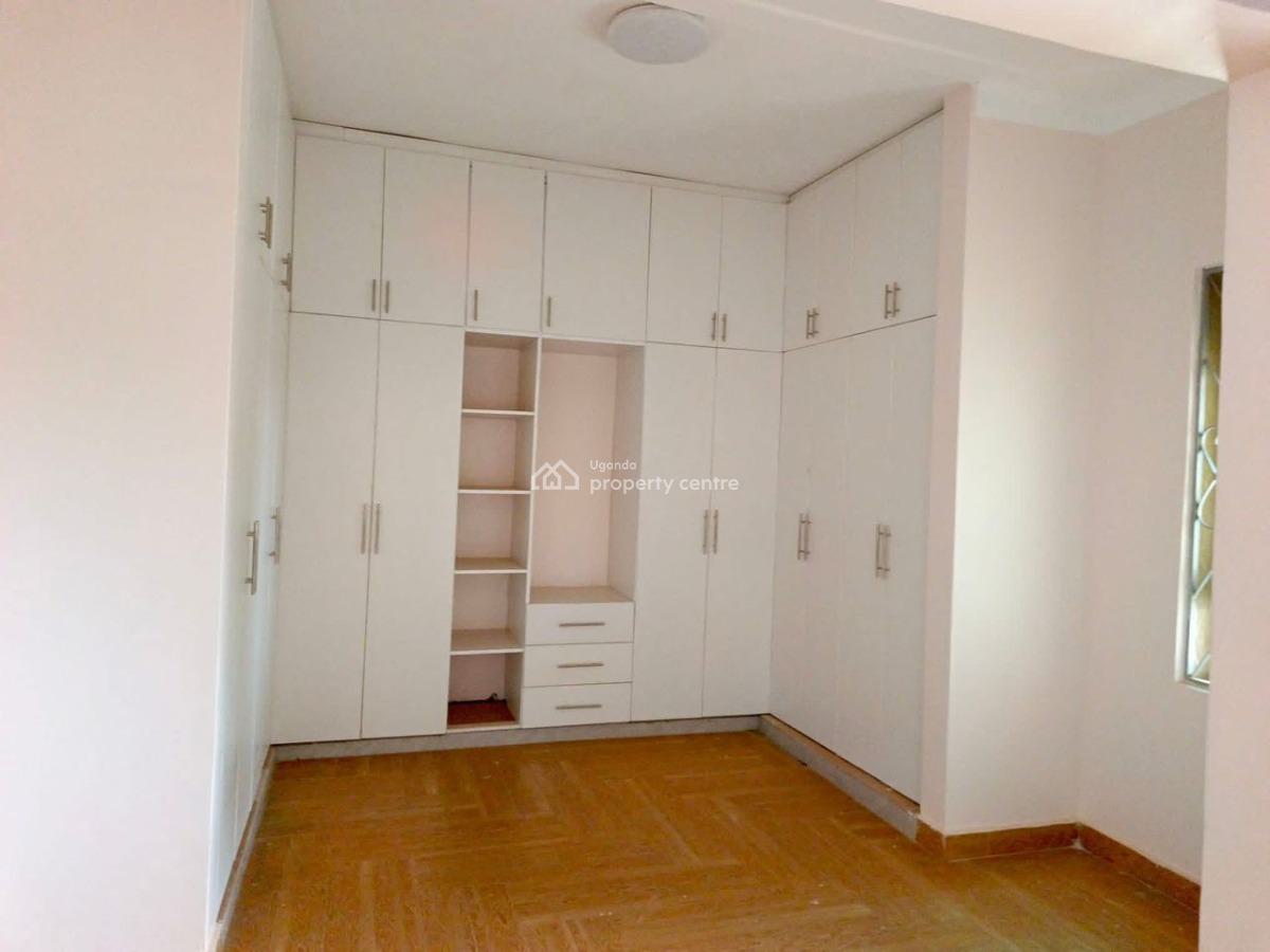 Luxury 6 Bedroom House in Kira Town, Kira Town, Kira Town, Wakiso, Central Region, Terraced Duplex for Sale