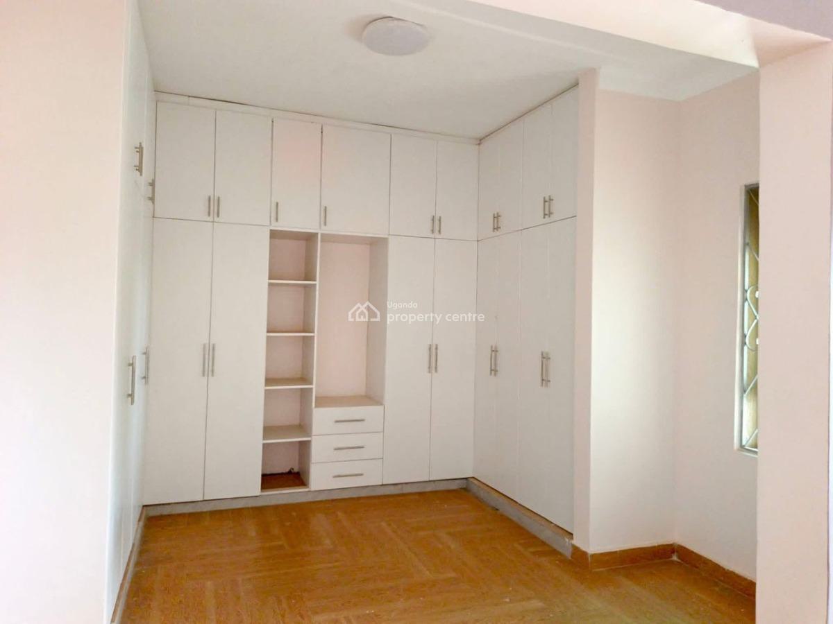 Luxury 6 Bedroom House in Kira Town, Kira Town, Kira Town, Wakiso, Central Region, Terraced Duplex for Sale