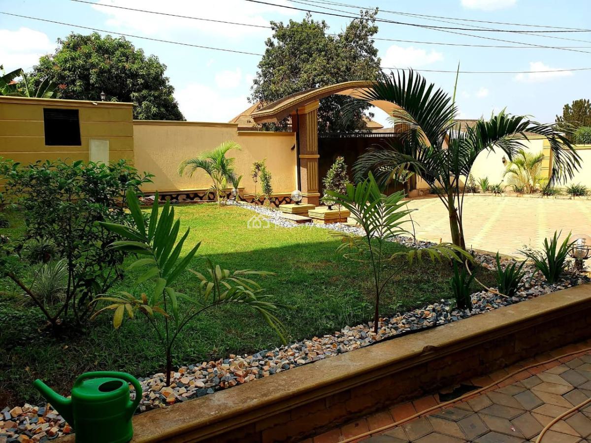 Luxury 6 Bedroom House in Kira Town, Kira Town, Kira Town, Wakiso, Central Region, Terraced Duplex for Sale