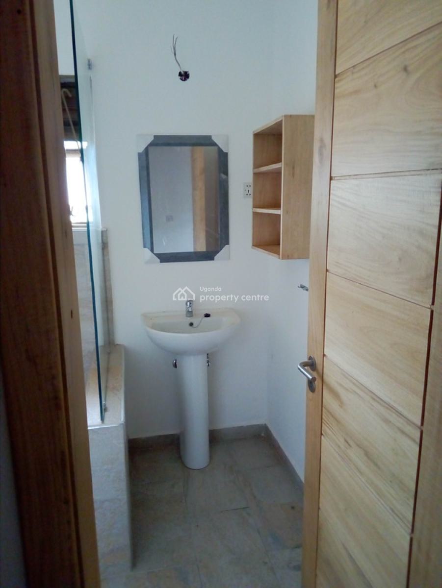 Luxury 4 Bedroom Mansion on Large Compound, Mwedde Road, Soya-bunga, Muyenga, Kampala, Central Region, Townhouse for Rent