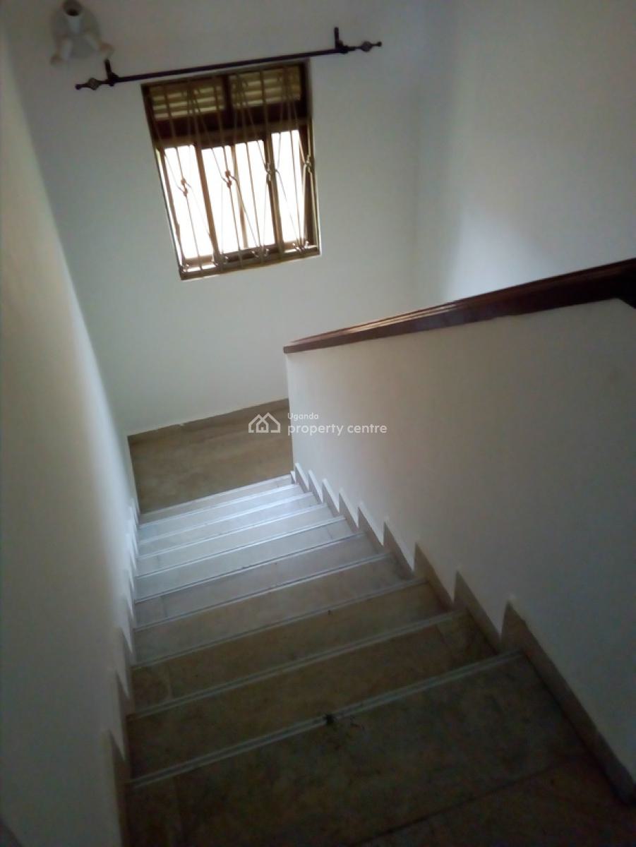 Luxury 4 Bedroom Mansion on Large Compound, Mwedde Road, Soya-bunga, Muyenga, Kampala, Central Region, Townhouse for Rent