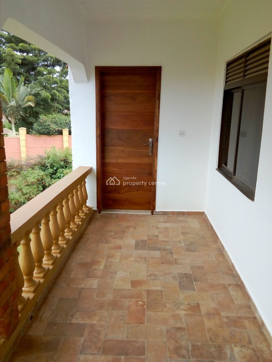 Luxury 4 Bedroom Mansion on Large Compound, Mwedde Road, Soya-bunga, Muyenga, Kampala, Central Region, Townhouse for Rent