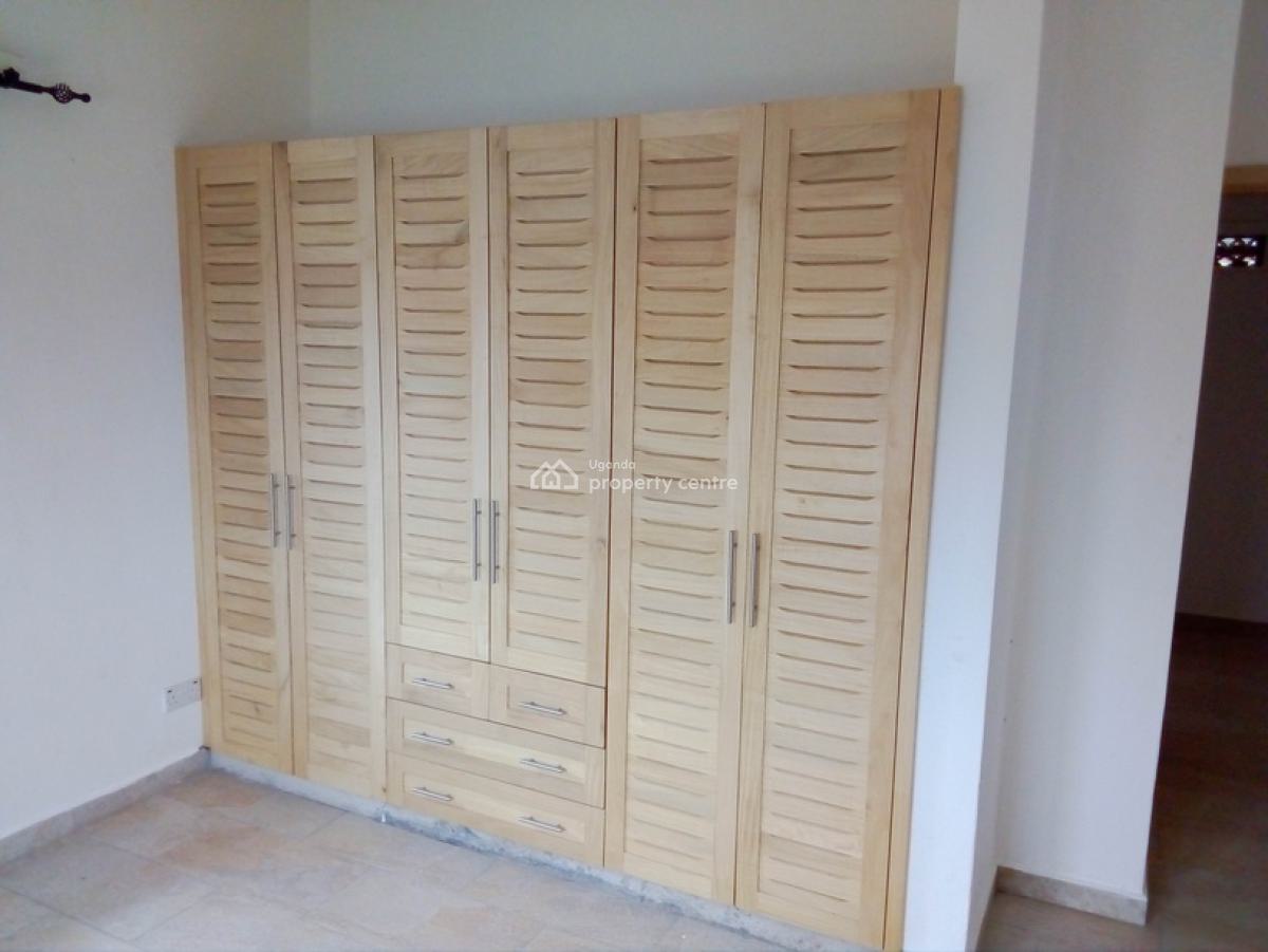 Luxury 4 Bedroom Mansion on Large Compound, Mwedde Road, Soya-bunga, Muyenga, Kampala, Central Region, Townhouse for Rent