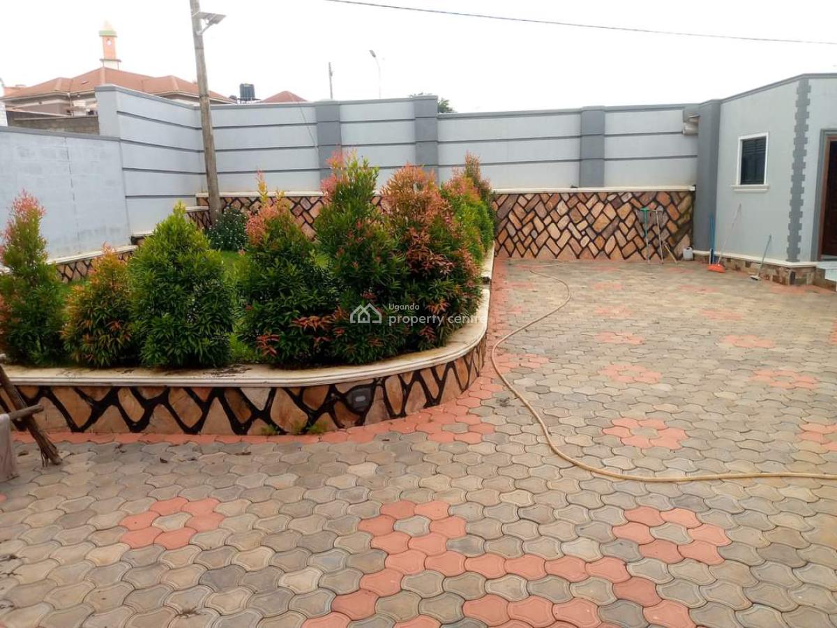 Beautiful 4 Bedroom House in Kira Town, Kira Mulawa, Shimon Estate, Kira Town, Wakiso, Central Region, Terraced Bungalow for Sale