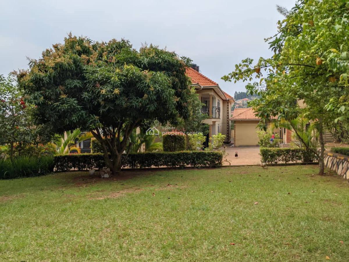 6 Bedroom House in Bwebajja, Entebbe Road, Bwebajja, Entebbe Road, Wakiso, Central Region, Terraced Duplex for Sale