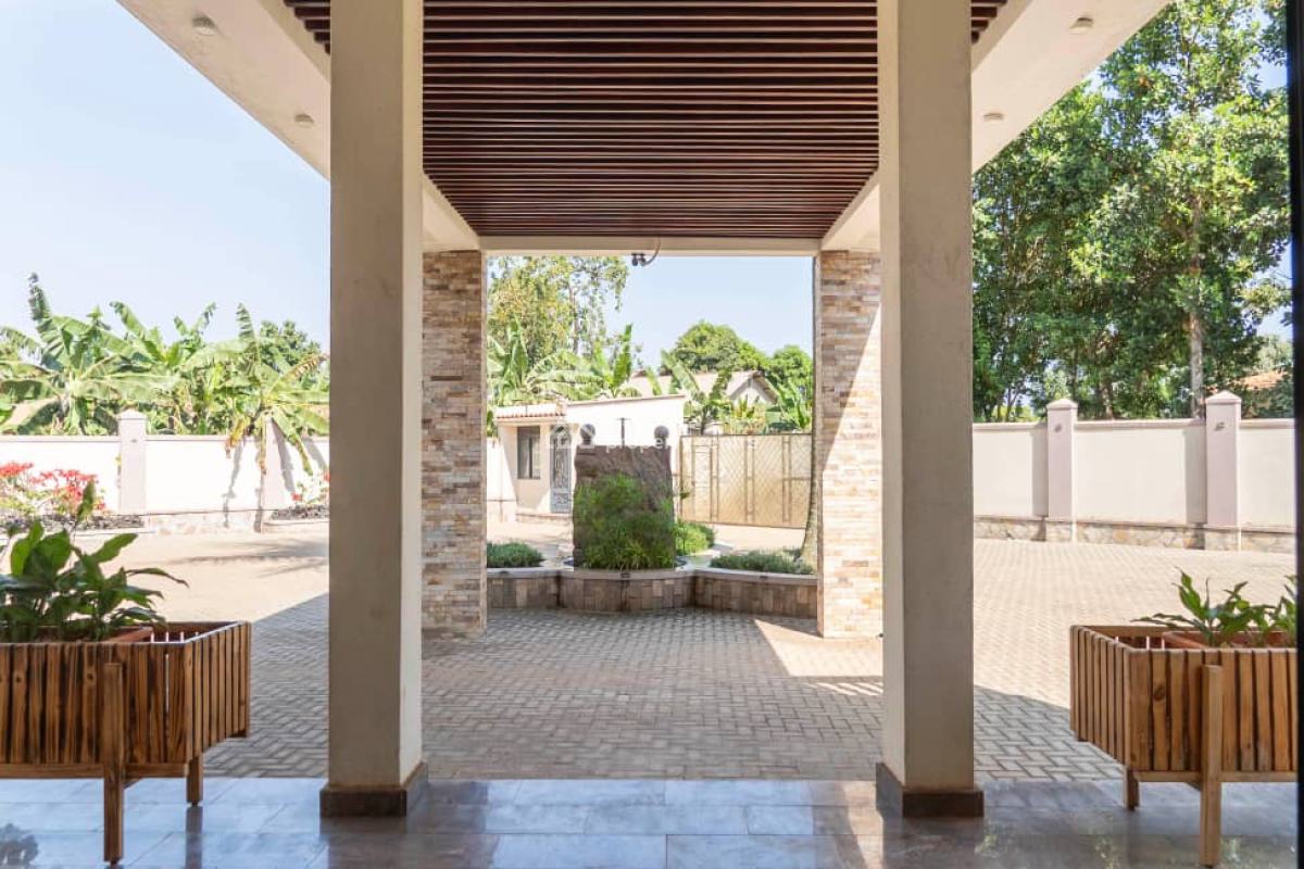 Luxurious 4bedroom  Standalone Fully Furnished, Kigo, Kampala, Central Region, Terraced Bungalow for Rent