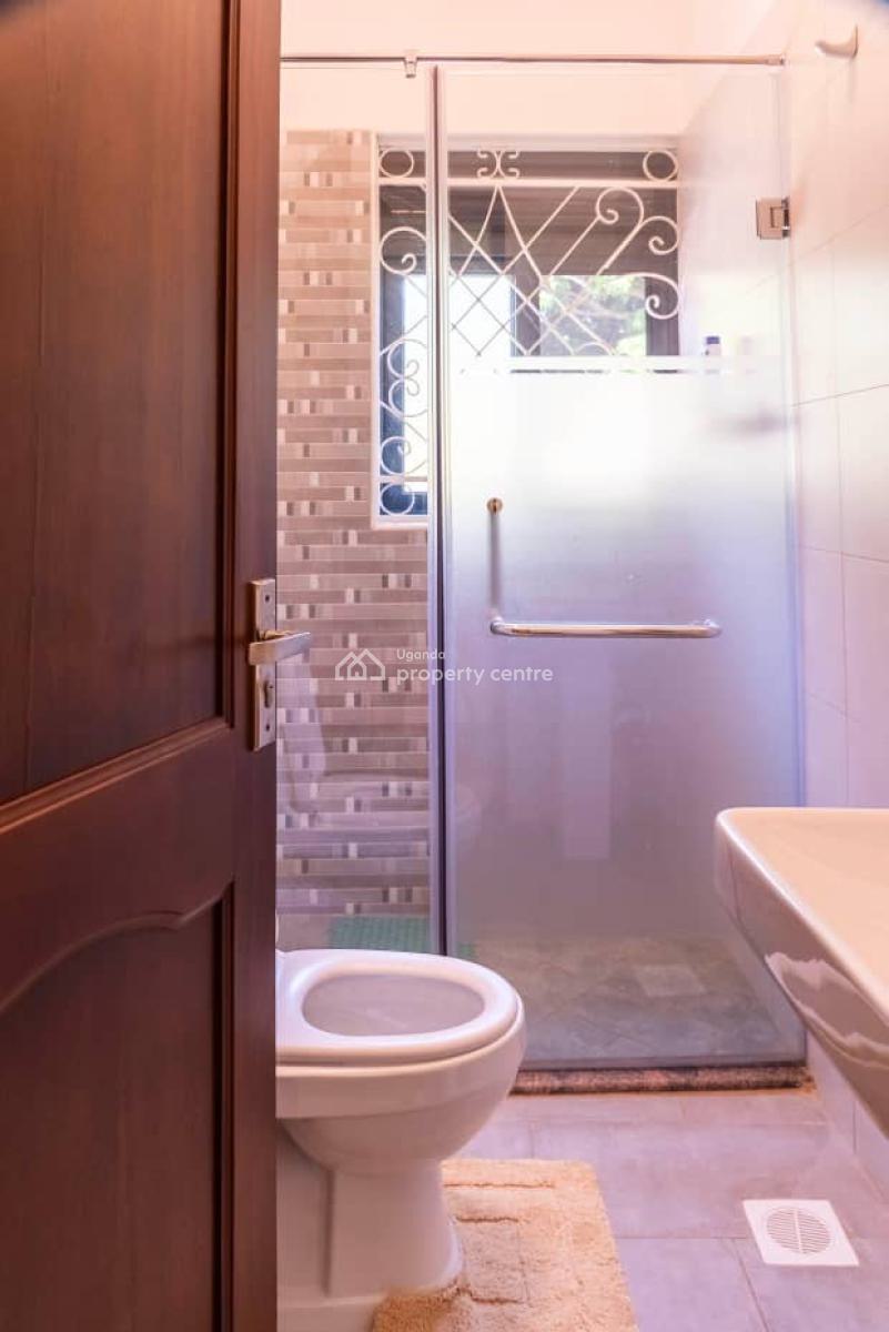 Luxurious 4bedroom  Standalone Fully Furnished, Kigo, Kampala, Central Region, Terraced Bungalow for Rent