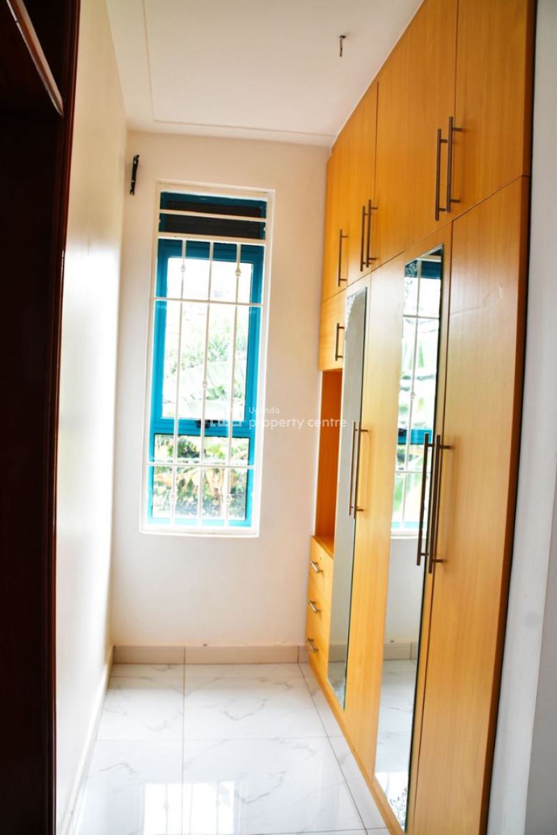 Luxury 5bedroom Standalone with Execellent Facilities, Kigo, Kampala, Central Region, House for Rent