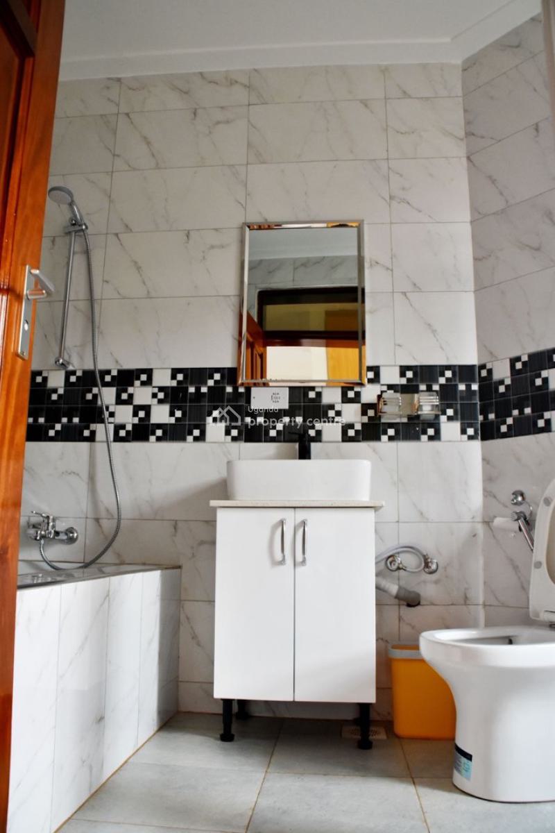 Luxury 5bedroom Standalone with Execellent Facilities, Kigo, Kampala, Central Region, House for Rent