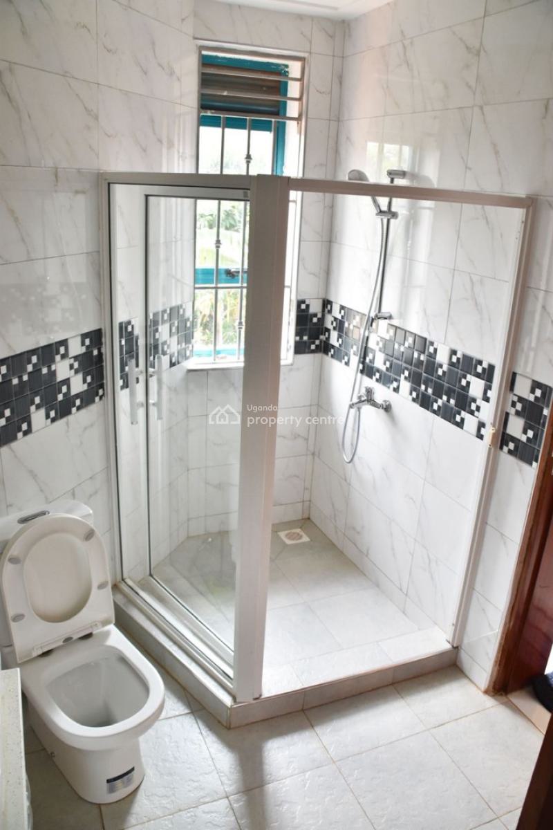 Luxury 5bedroom Standalone with Execellent Facilities, Kigo, Kampala, Central Region, House for Rent