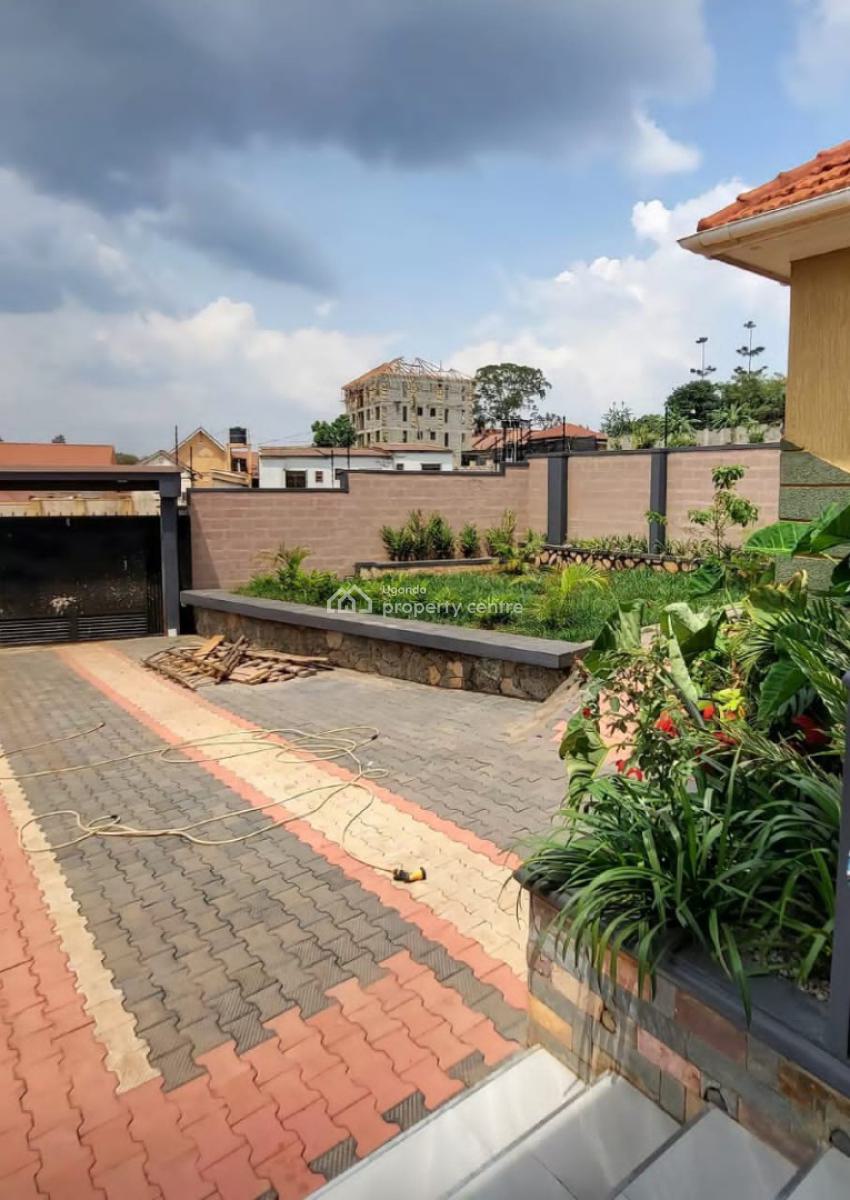 4 Bedroom House in Kisaasi, Kisaasi, Kampala, Central Region, Terraced Bungalow for Sale
