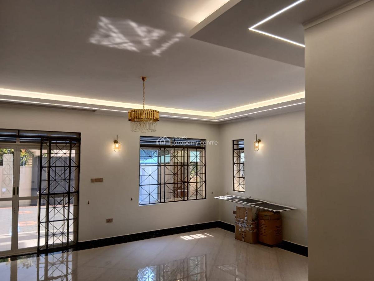 Brand New 6 Bedroom House in Bwebajja, Bwebajja, Entebbe Road, Wakiso, Central Region, Terraced Duplex for Sale