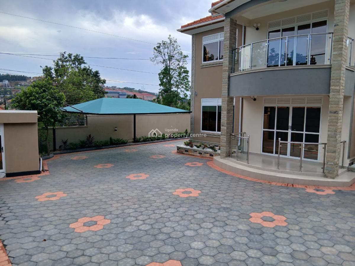 Brand New 6 Bedroom House in Bwebajja, Bwebajja, Entebbe Road, Wakiso, Central Region, Terraced Duplex for Sale