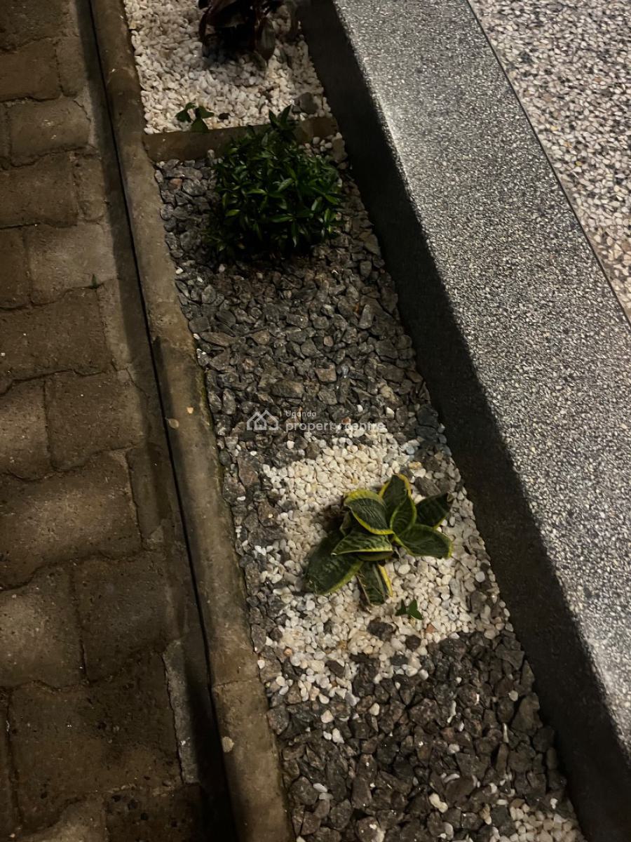 Luxury 2 Bedroom Apartment with Two Bathrooms, Kampala Road, Njara, Kabarole, Western Region, Apartment for Rent