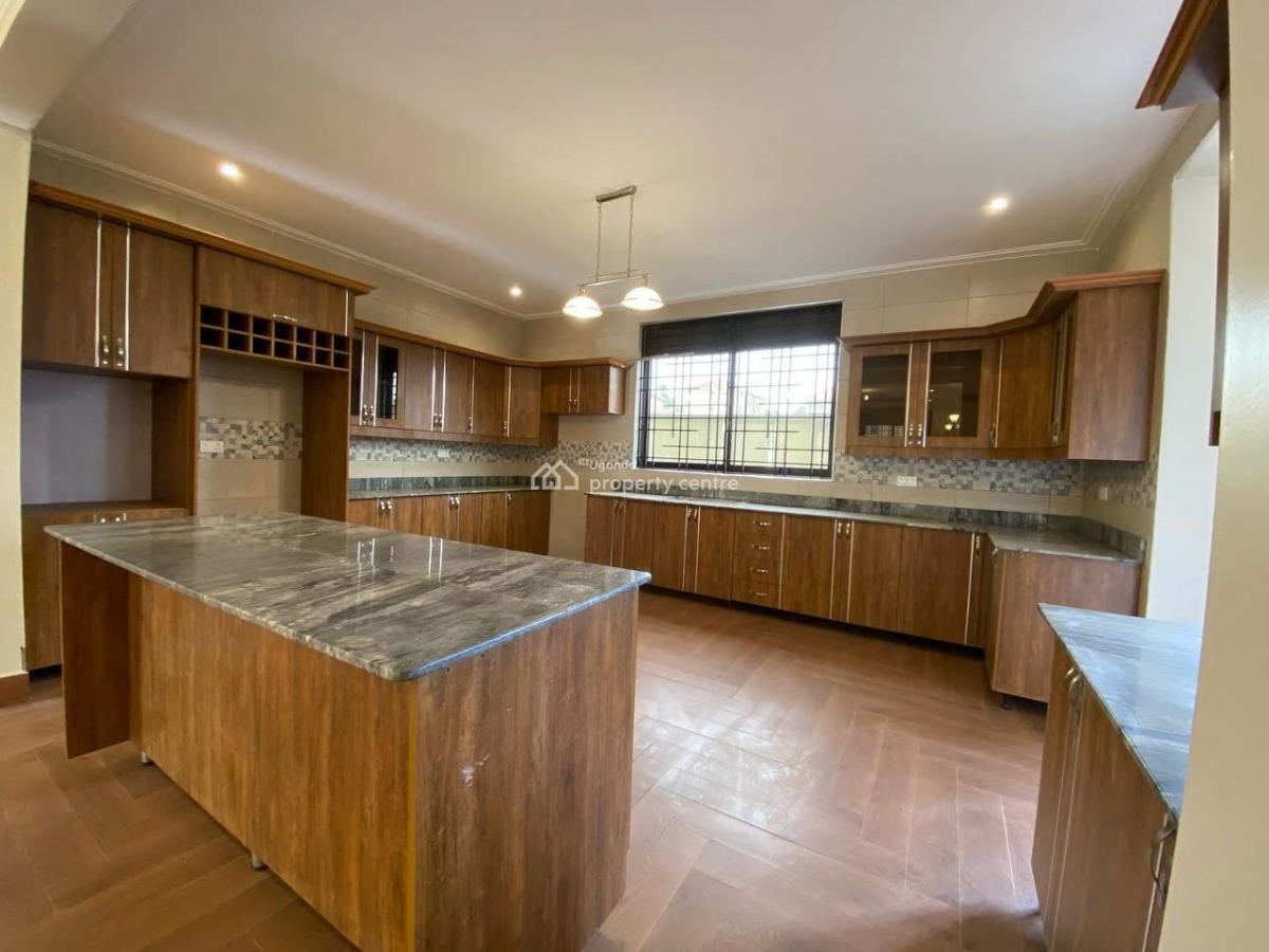 Luxurious 6 Bedroom House in Kyanja Town, Kyanja, Kampala, Central Region, Terraced Duplex for Sale
