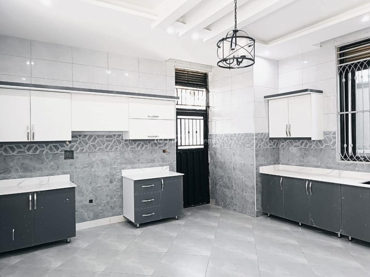 Luxury 5 Bedroom House in Kira, Kira, Kira Town, Wakiso, Central Region, Terraced Duplex for Sale