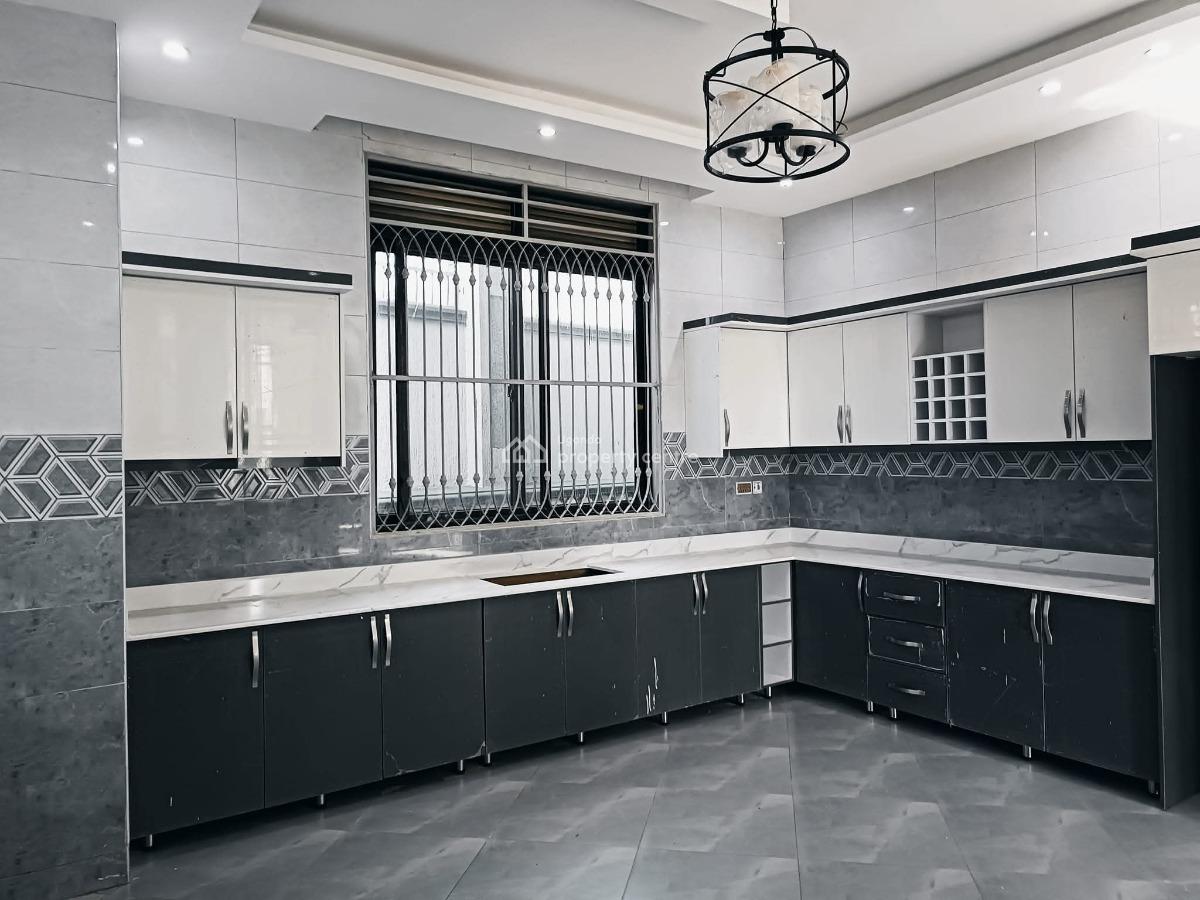Luxury 5 Bedroom House in Kira, Kira, Kira Town, Wakiso, Central Region, Terraced Duplex for Sale