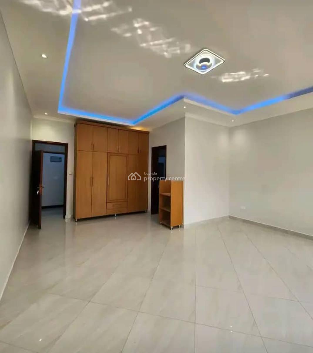 4 Bedroom House in Arkright City, Arkright City, Bwebajja, Wakiso, Central Region, Terraced Bungalow for Sale