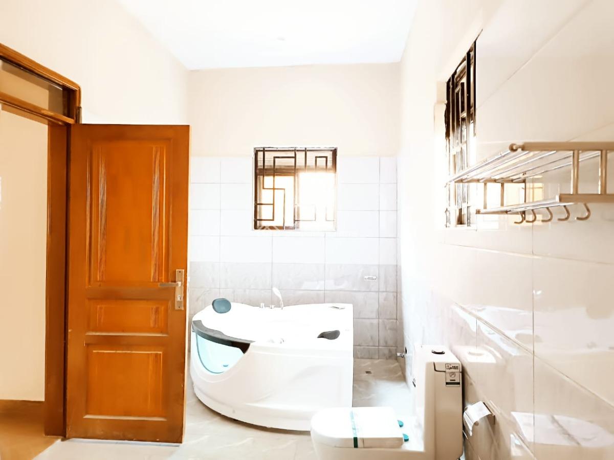 Well-maintained 4 Bedroom House in Kira, Kira Town, Kira Town, Wakiso, Central Region, Terraced Bungalow for Sale