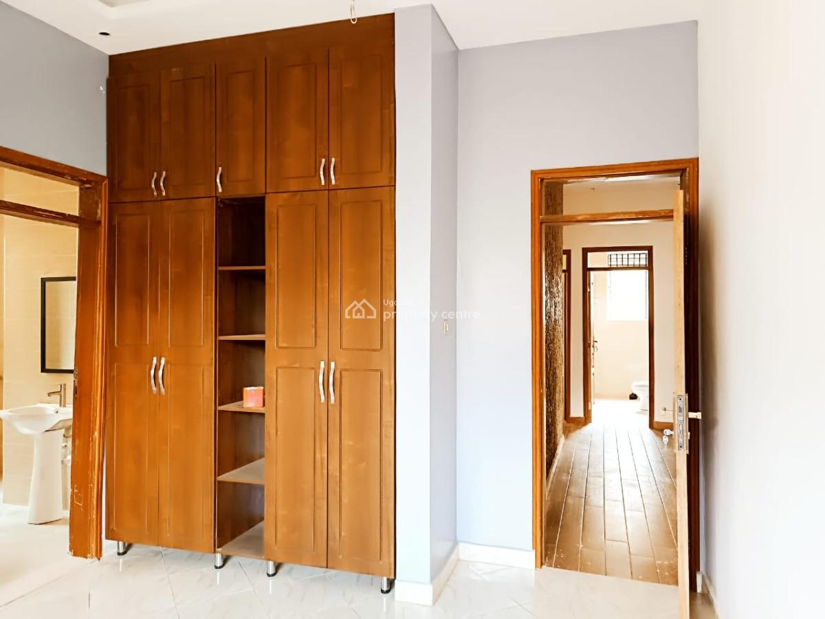 Well-maintained 4 Bedroom House in Kira, Kira Town, Kira Town, Wakiso, Central Region, Terraced Bungalow for Sale