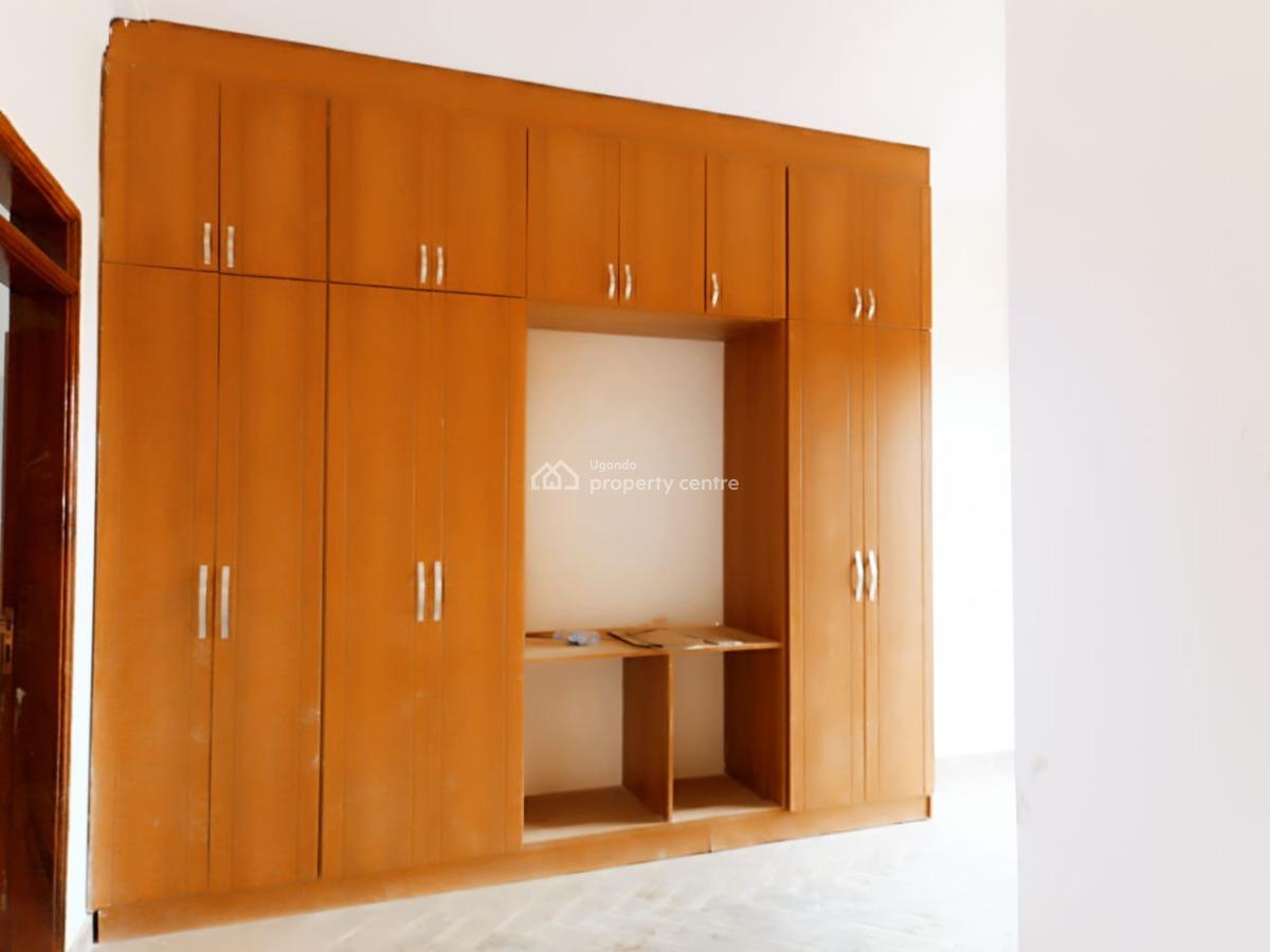 Well-maintained 4 Bedroom House in Kira, Kira Town, Kira Town, Wakiso, Central Region, Terraced Bungalow for Sale