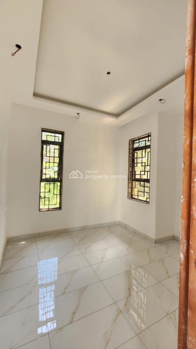 Modern 5 Bedroom House in Kira Mulawa, Mulawa, Kira Town, Wakiso, Central Region, Terraced Duplex for Sale