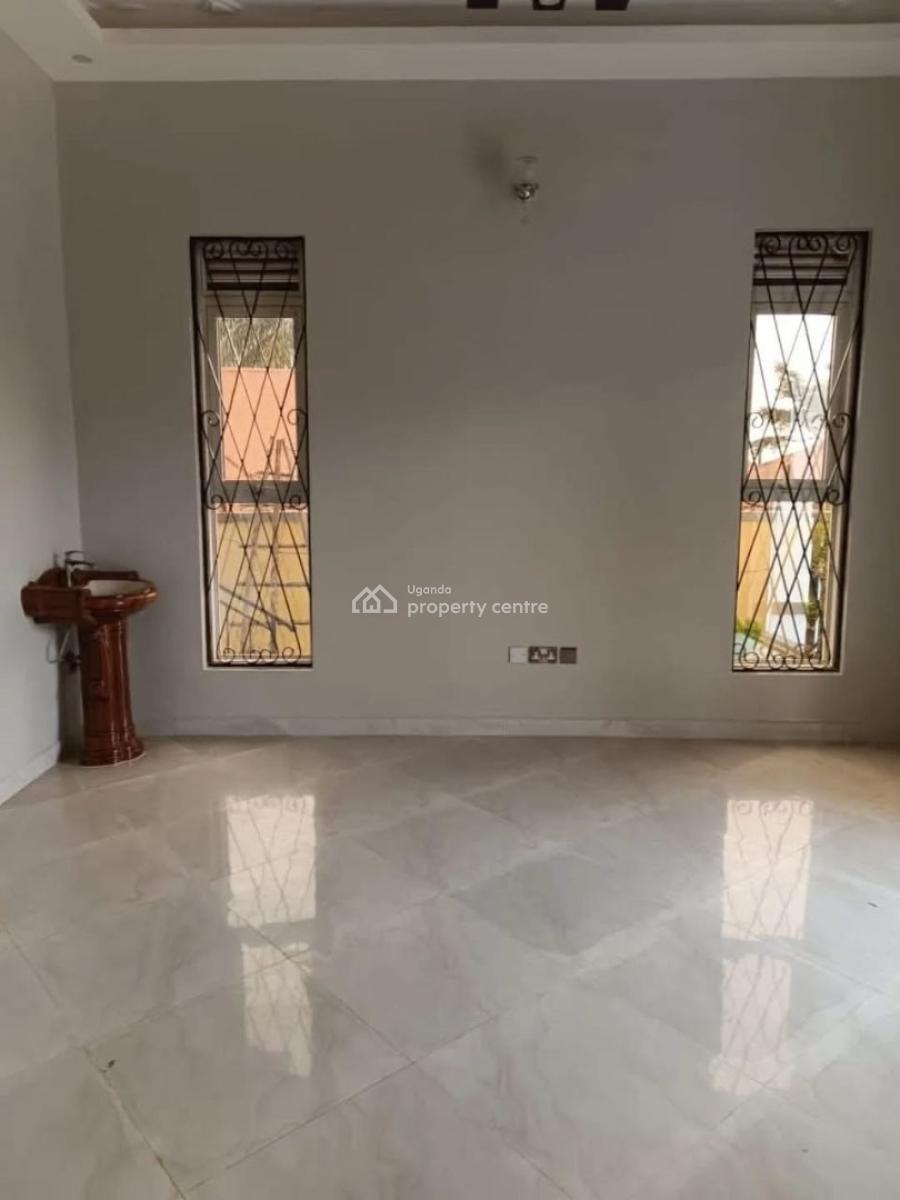 4 Bedroom House in Kitende Along Entebbe Road, Kitende, Entebbe Road, Wakiso, Central Region, Terraced Bungalow for Sale