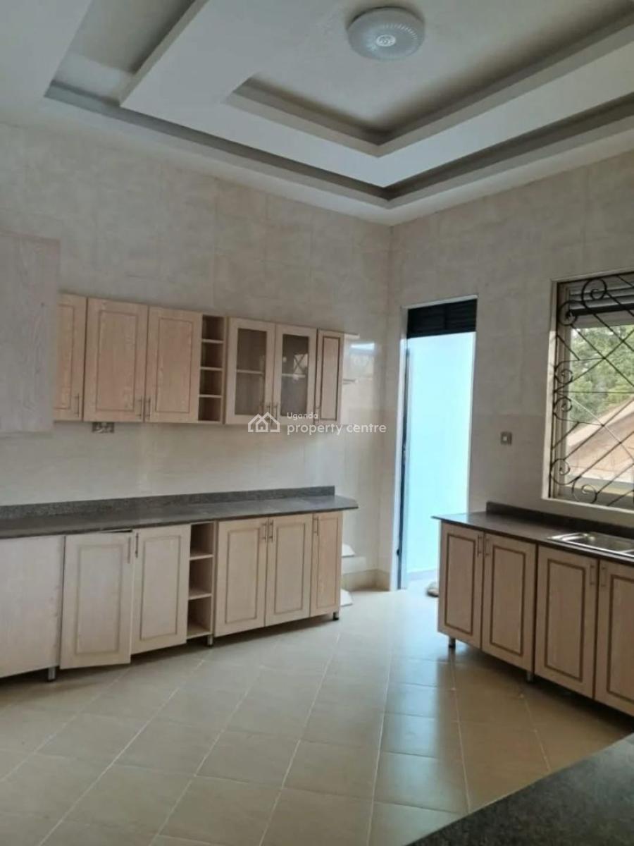 4 Bedroom House in Kitende Along Entebbe Road, Kitende, Entebbe Road, Wakiso, Central Region, Terraced Bungalow for Sale