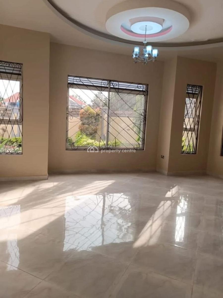 4 Bedroom House in Kitende Along Entebbe Road, Kitende, Entebbe Road, Wakiso, Central Region, Terraced Bungalow for Sale