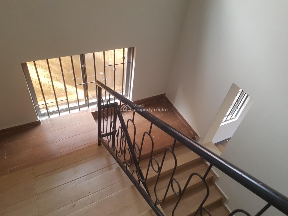 Luxury 4 Bedroom Houses in Kira Town, Mamerito Road, Kira Town, Wakiso, Central Region, Terraced Duplex for Sale