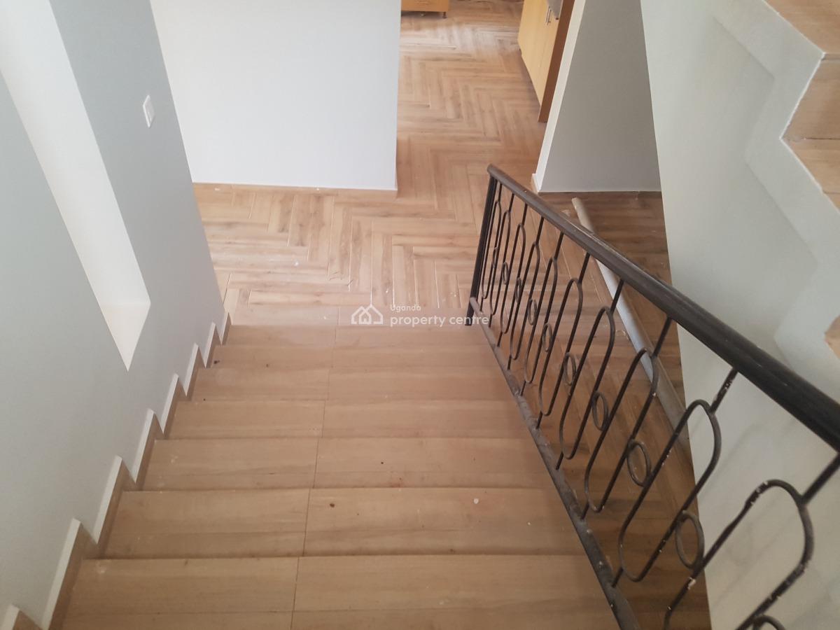 Luxury 4 Bedroom Houses in Kira Town, Mamerito Road, Kira Town, Wakiso, Central Region, Terraced Duplex for Sale