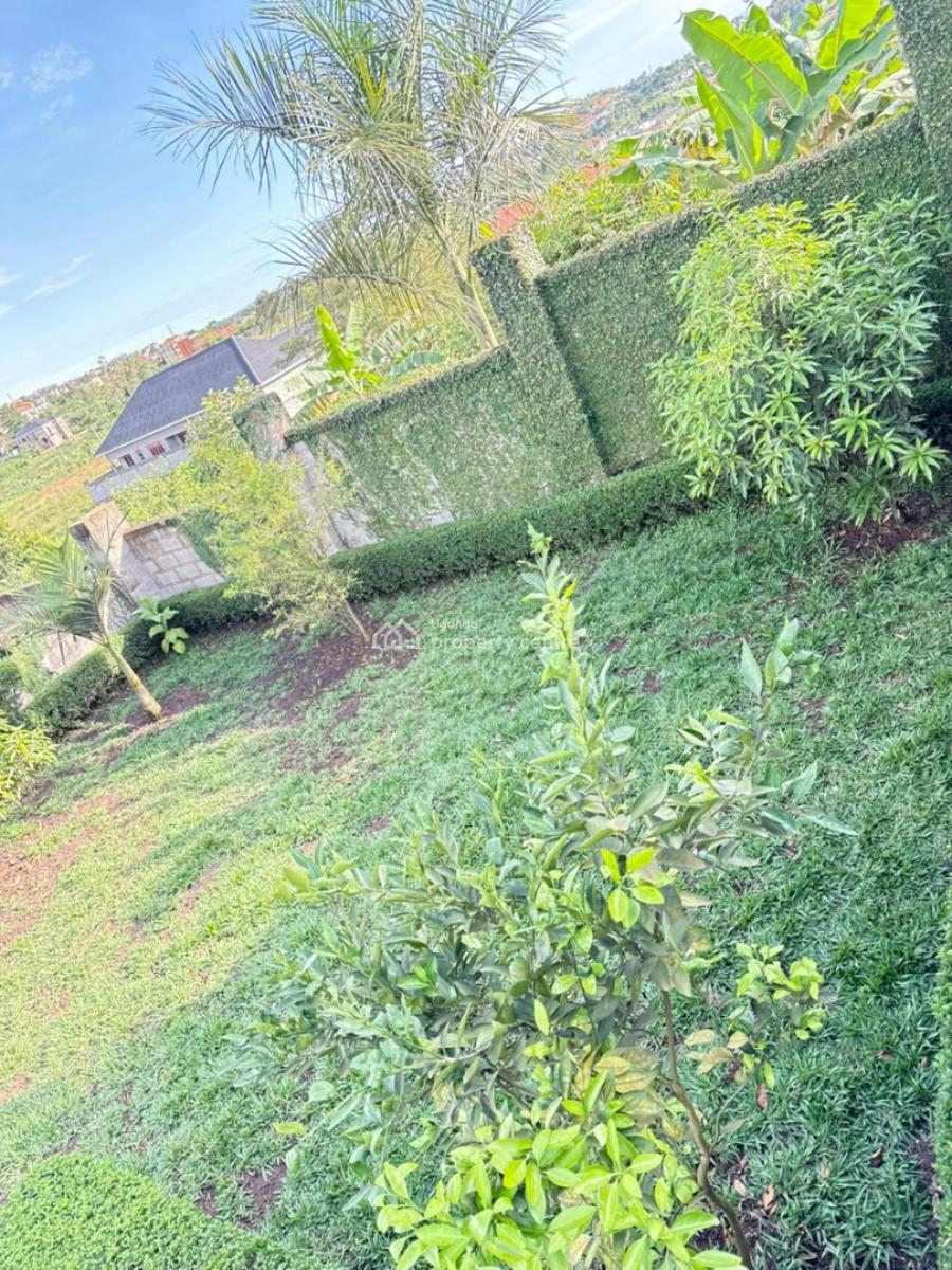 Spacious Well-maintained 4 Bedroom House in Kira, Kitukutwe, Kira Town, Wakiso, Central Region, Terraced Bungalow for Sale