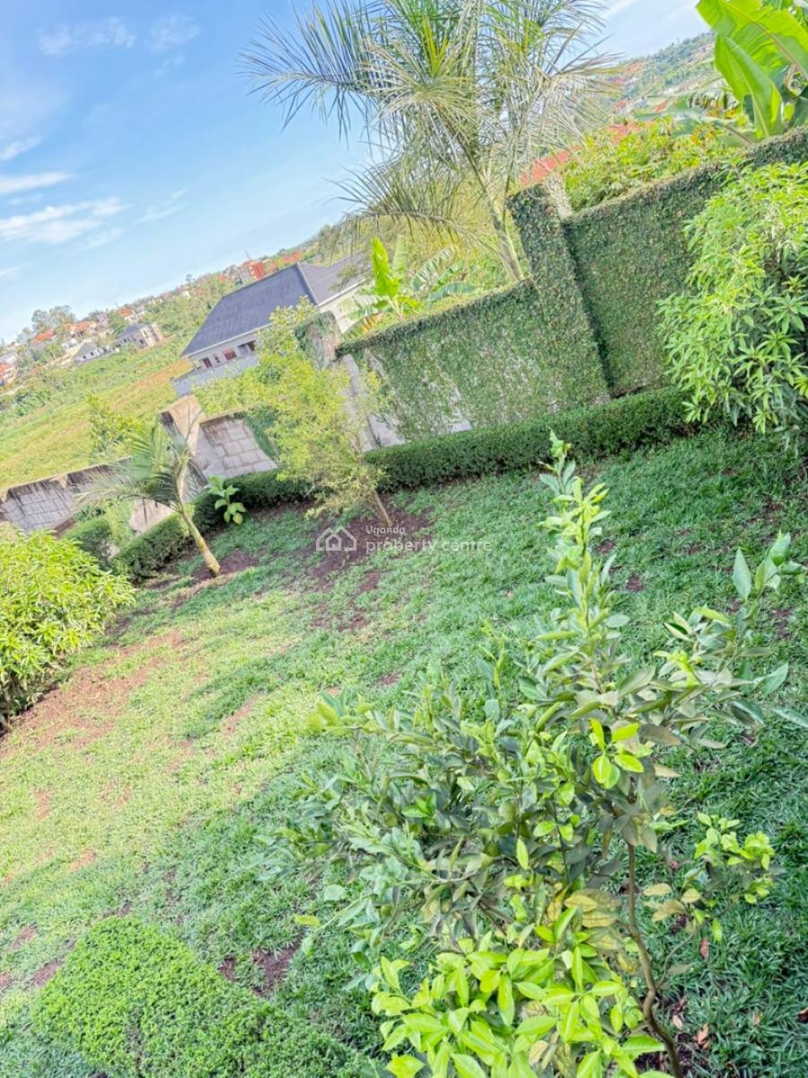 Spacious Well-maintained 4 Bedroom House in Kira, Kitukutwe, Kira Town, Wakiso, Central Region, Terraced Bungalow for Sale