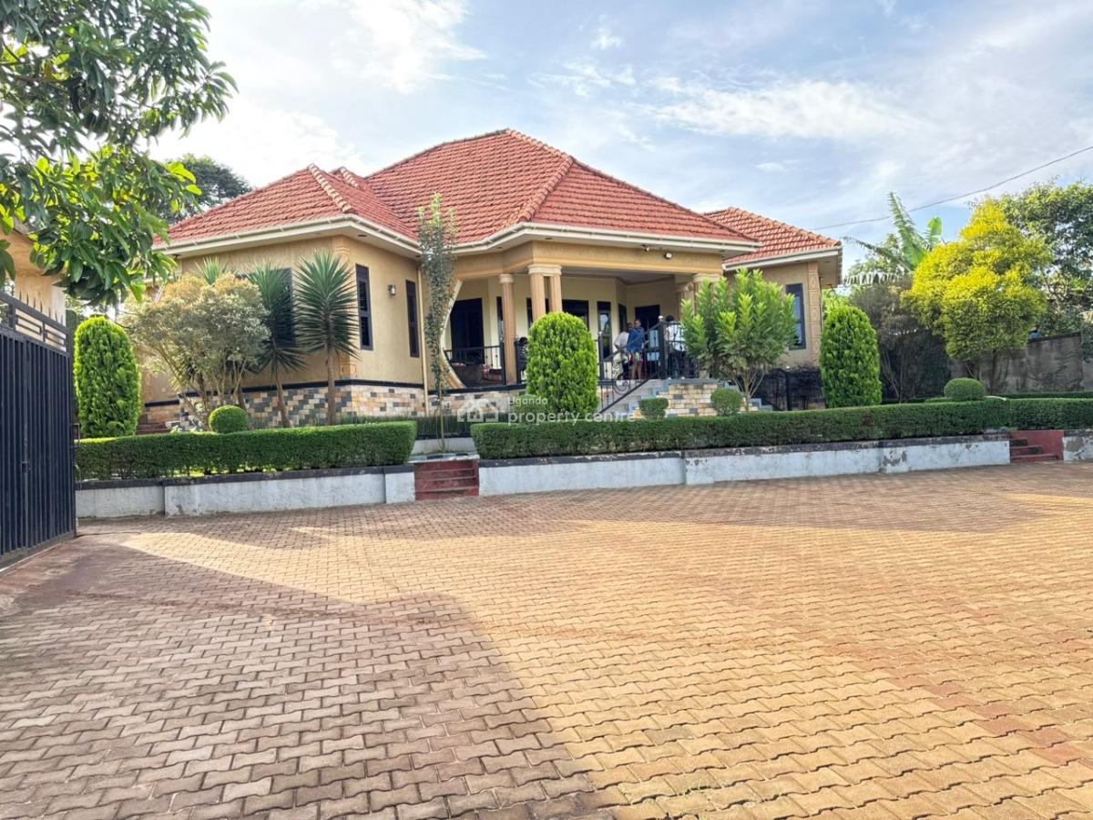 Spacious Well-maintained 4 Bedroom House in Kira, Kitukutwe, Kira Town, Wakiso, Central Region, Terraced Bungalow for Sale