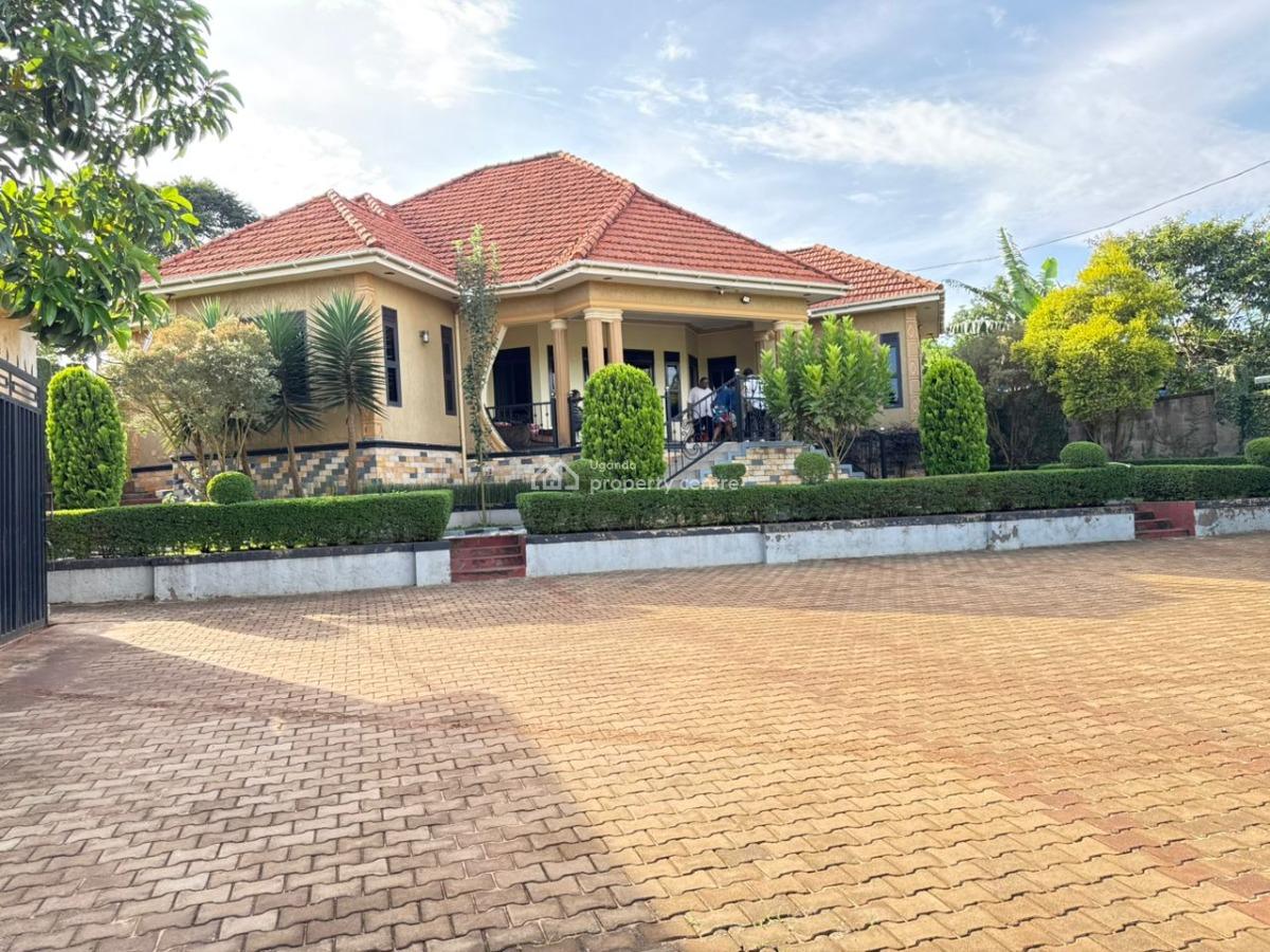 Spacious Well-maintained 4 Bedroom House in Kira, Kitukutwe, Kira Town, Wakiso, Central Region, Terraced Bungalow for Sale