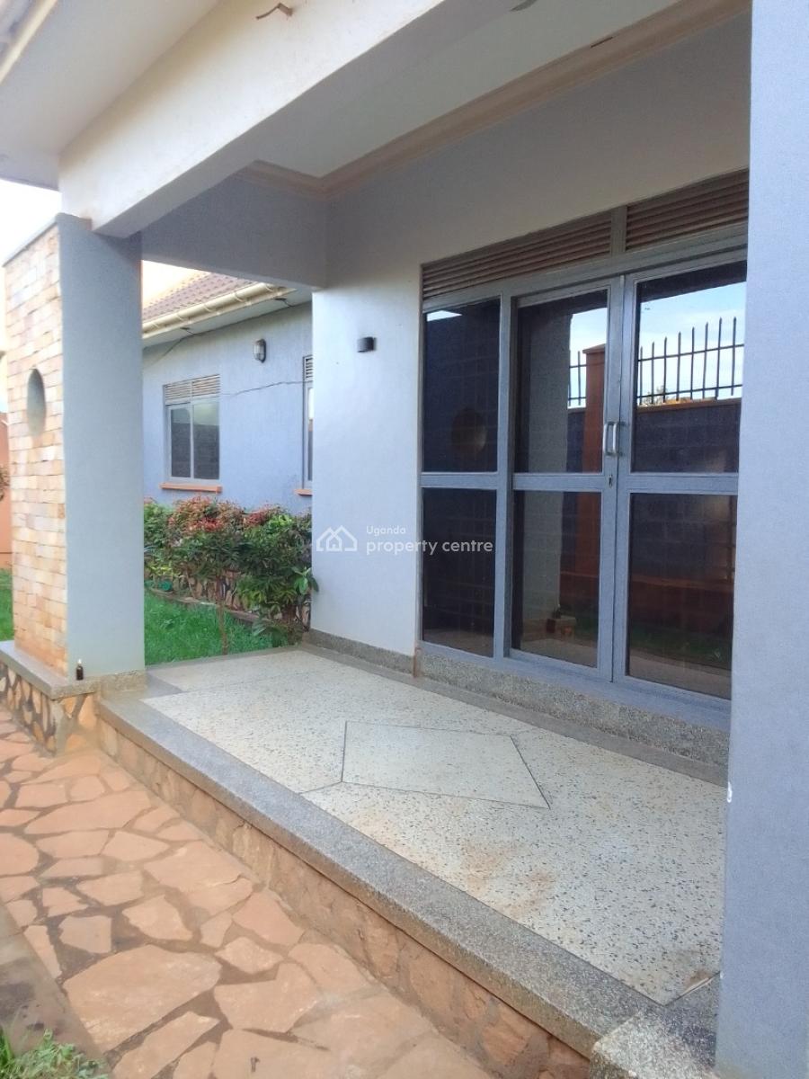 3 Bedrooms Stand Alone, Kyanja Ring Road, Kampala, Central Region, Townhouse for Rent