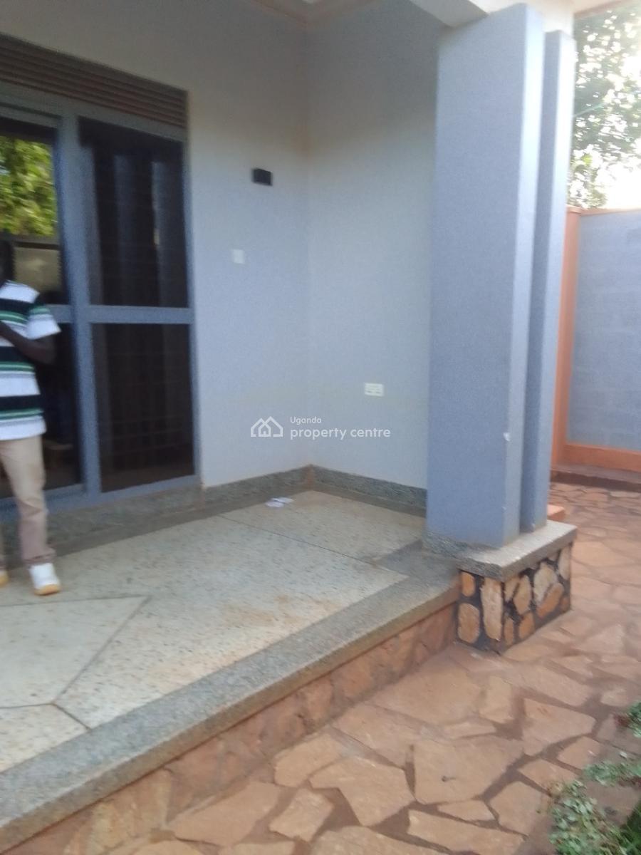 3 Bedrooms Stand Alone, Kyanja Ring Road, Kampala, Central Region, Townhouse for Rent