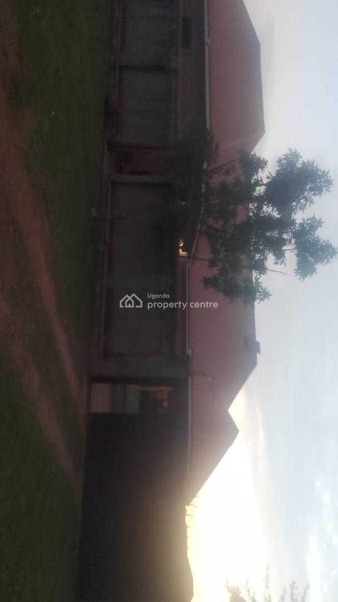 10 Bedroom Guesthouse, Wakiso, Central Region, House for Sale