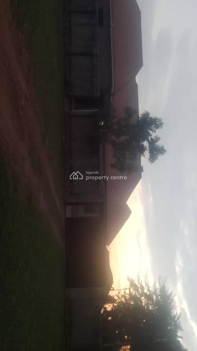 10 Bedroom Guesthouse, Wakiso, Central Region, House for Sale