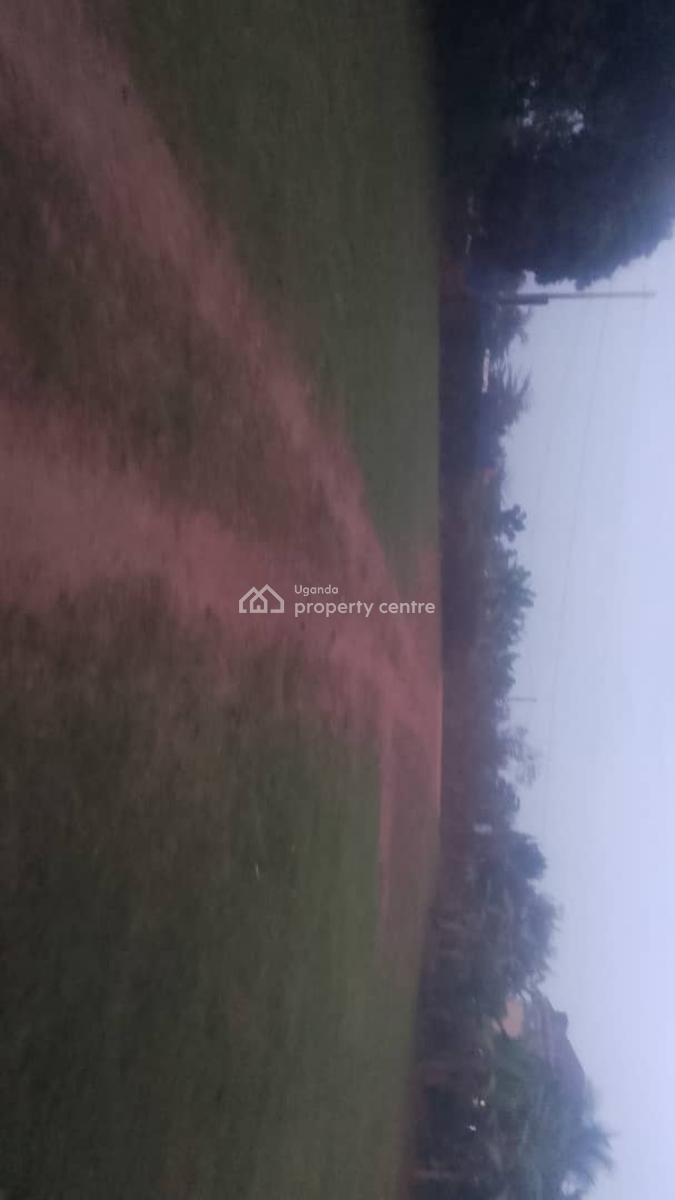 10 Bedroom Guesthouse, Wakiso, Central Region, House for Sale